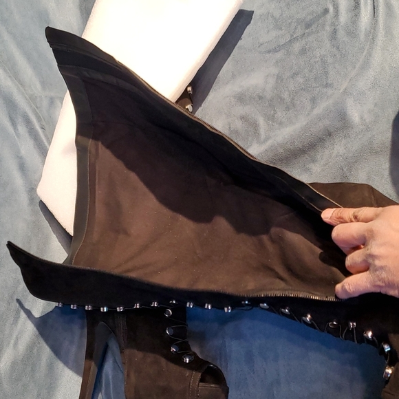 NWT Torrid sexy Black boots with rounds studs and  peep toe - Picture 9 of 11